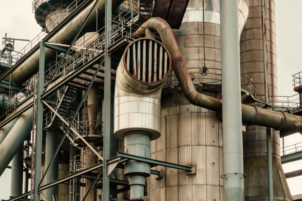 Pipes and structures inside an industrial plant